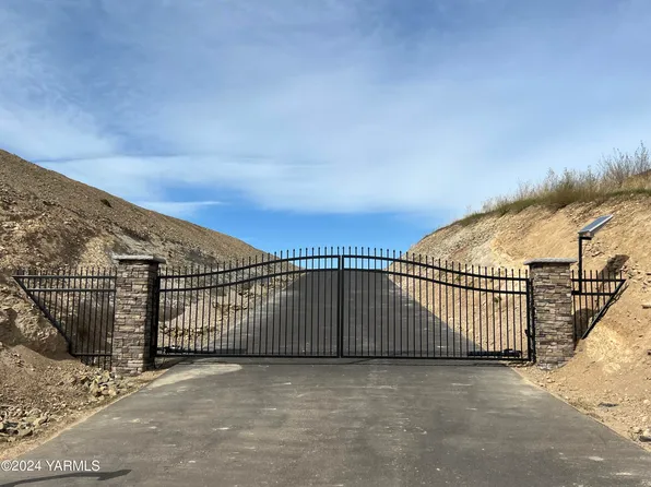 1562 W Goodlander Rd #4, Selah, WA 98942