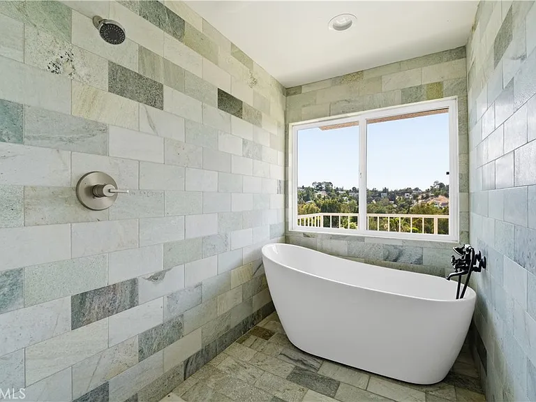 5035 Escobedo Dr — Photo 32