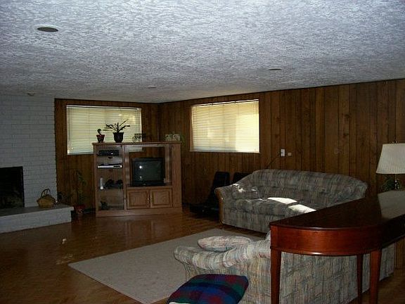 3rd image of 3870 Fernleigh Dr