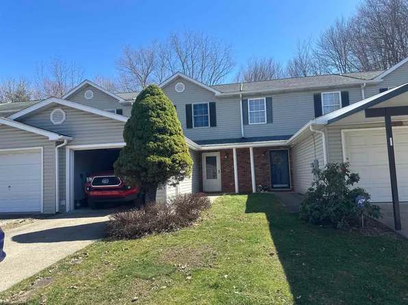 1003 Fair Oaks Dr, Fairmont, WV 26554