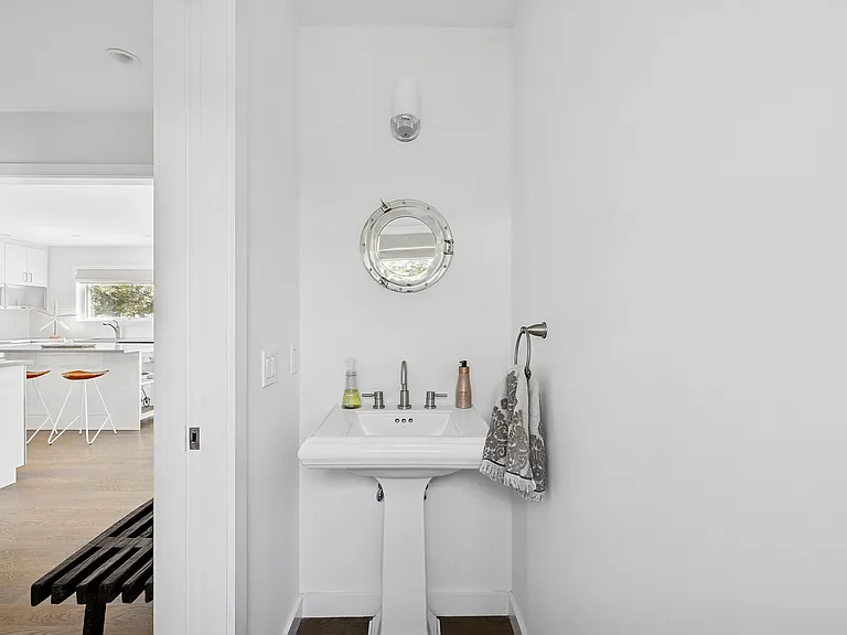 16 Roosevelt Rd — Photo 11