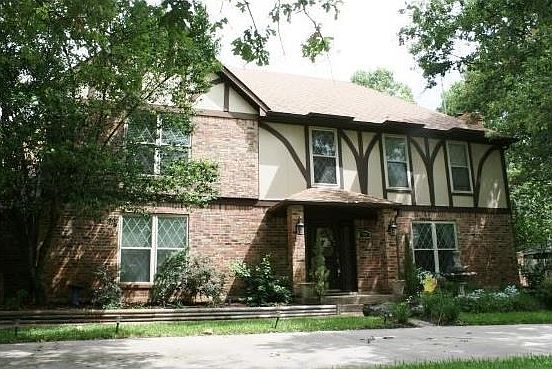 Leaded look windows on the front.