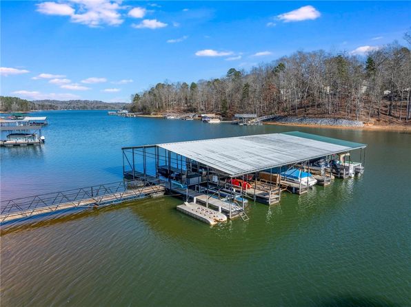 257 Lake Place Dr, Lavonia, GA 30553