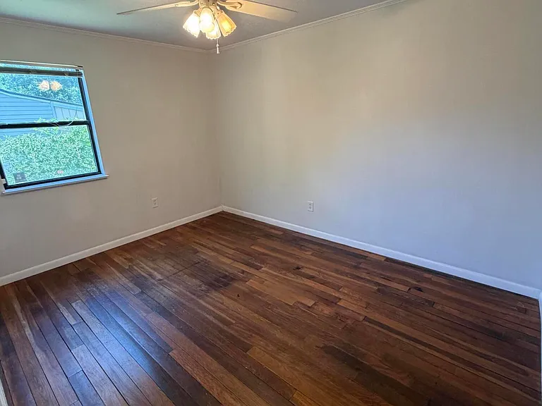 2825 Lake Shore Blvd — Photo 4