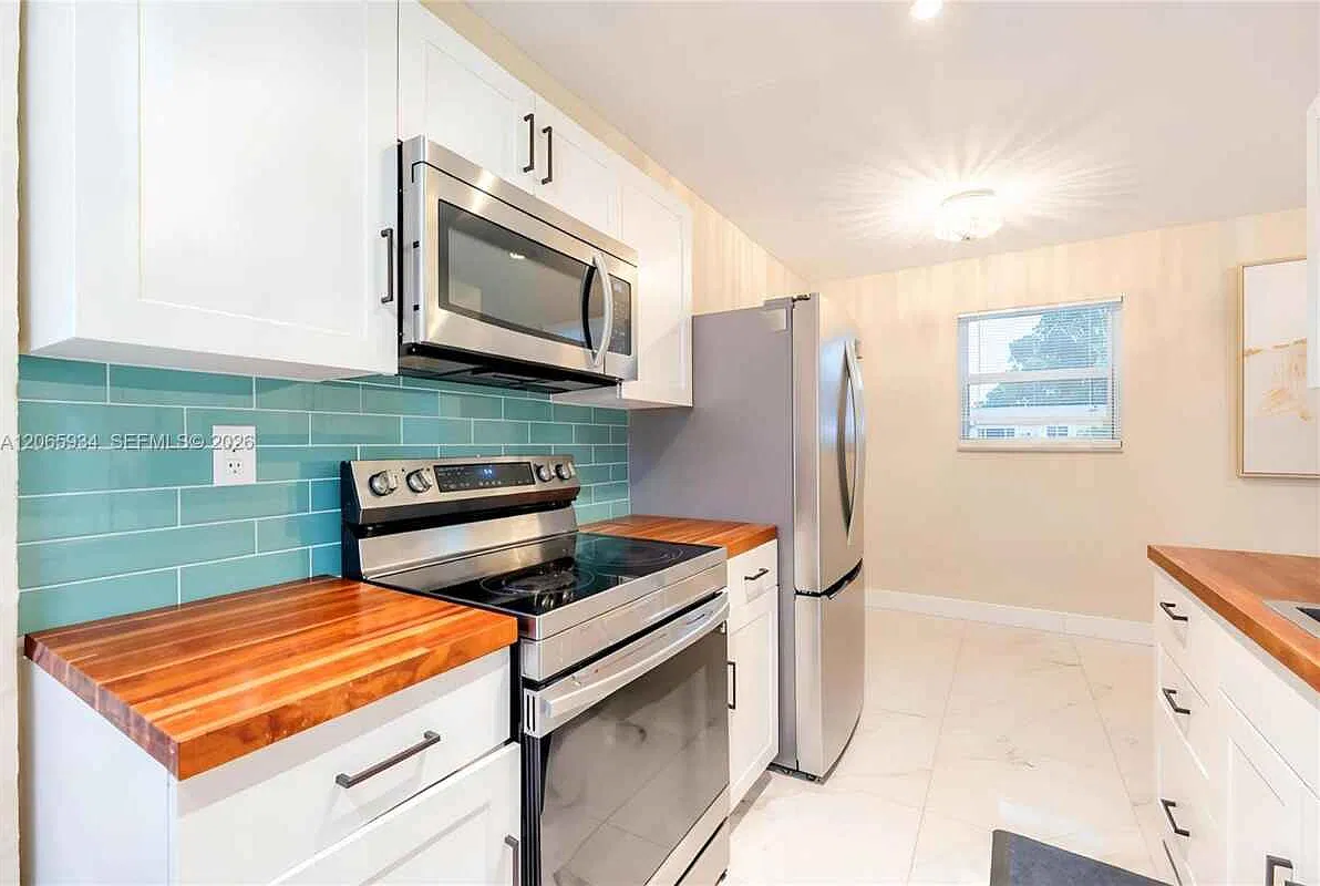 1600 N 68th Ave Hollywood, Fl 33024 — Photo 2