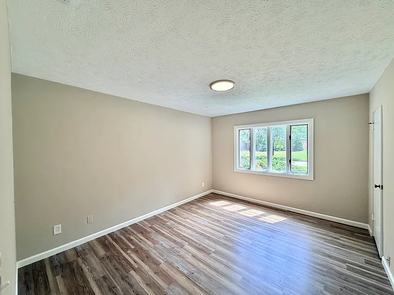 573 Hemlock Dr — Photo 13