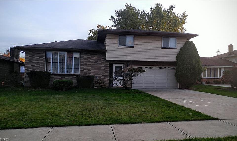 1st image of 2207 Camelot Dr