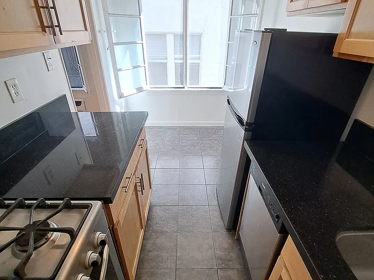 839 Parkman Ave — Photo 11