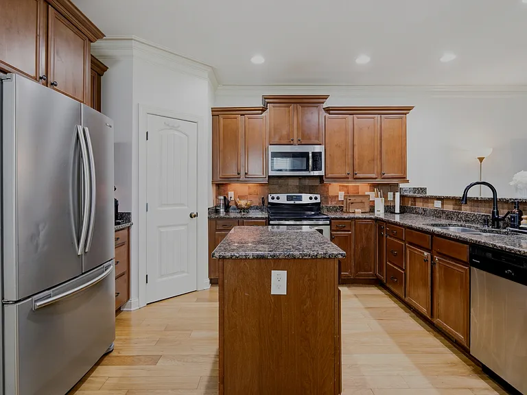73 Falconridge Dr — Photo 8