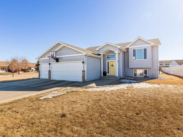 4248 Russet Ave S, Fargo, ND 58104