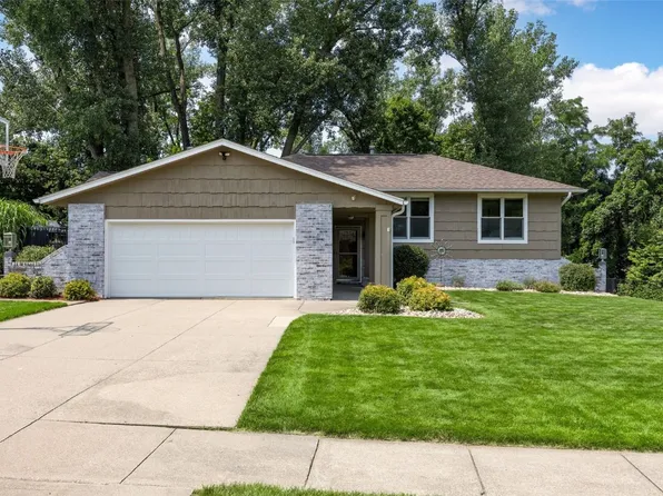 419 Green Valley Ter SE, Cedar Rapids, IA 52403