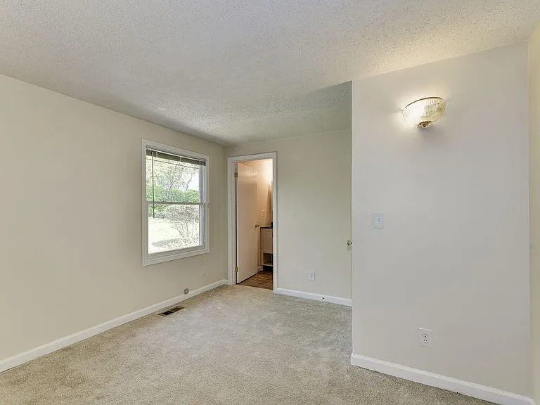Bedroom w/ Private Bathroom
