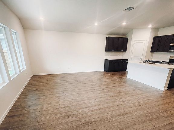 3rd image of 408 Northern Red Dr