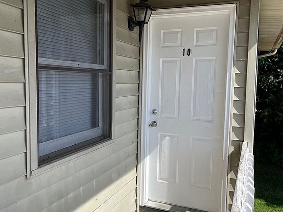 3rd image of 576 Tate St #10