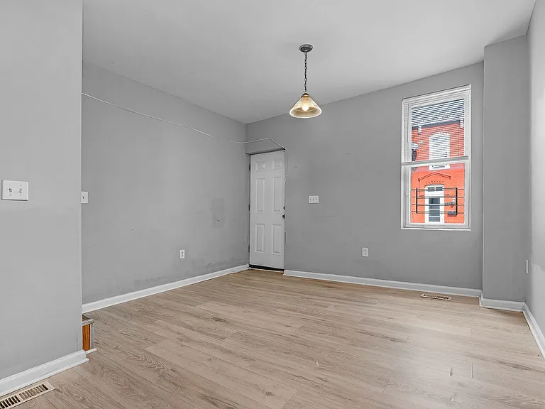 1562 N Woodyear St — Photo 36