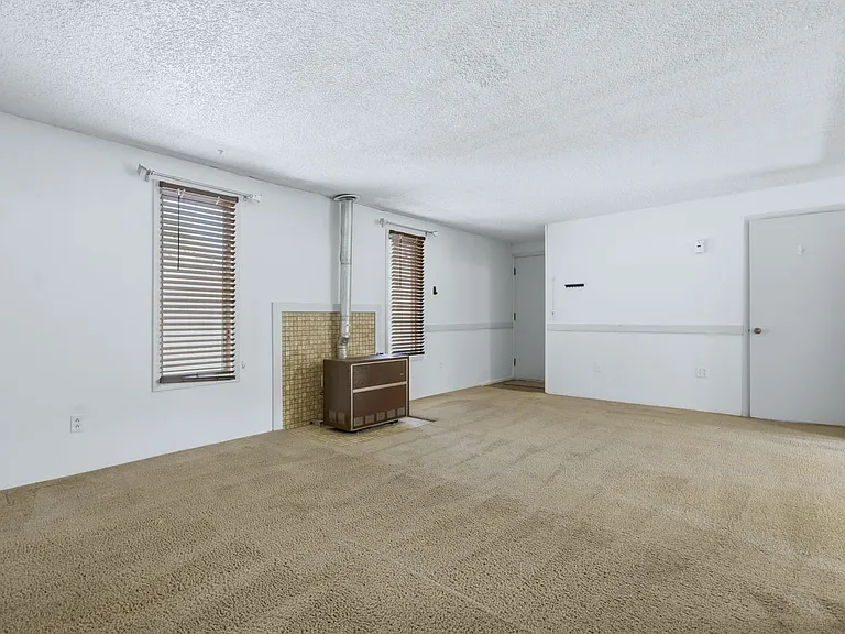 415 Lewis St — Photo 9