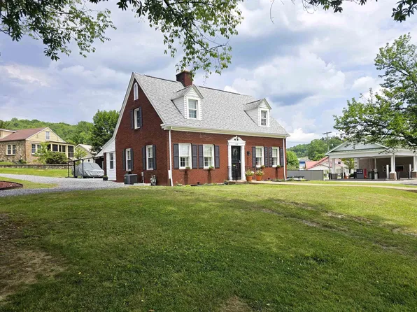 114 N Pike St, Grafton, WV 26354