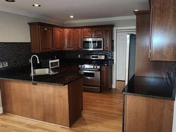 3rd image of 51042 Indian Pointe Dr