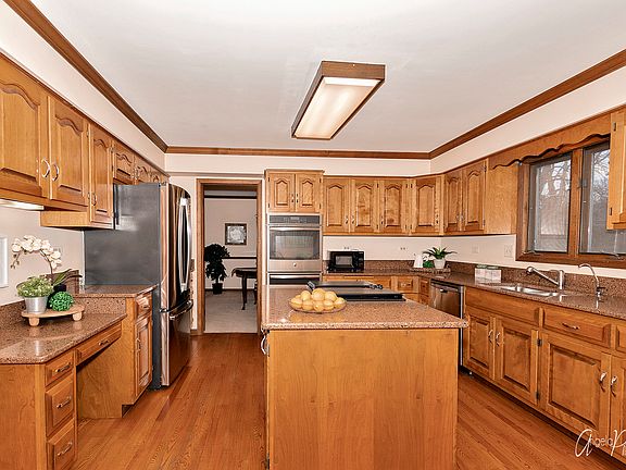 2nd image of 4023 Kenwood Ave