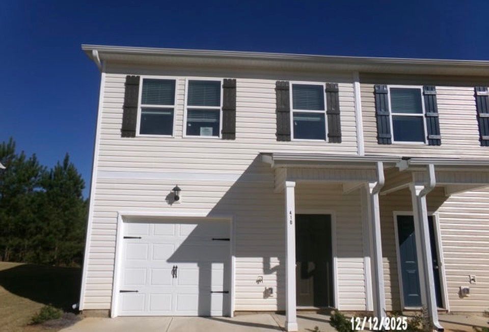 1st image of 410 Oakwood Dr NW