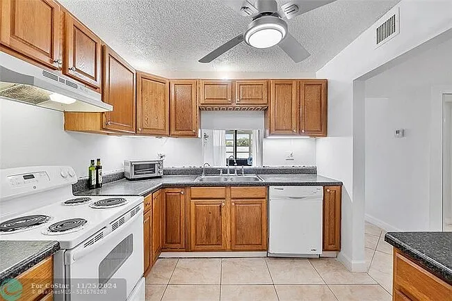 2800 Somerset Dr #201 — Photo 11