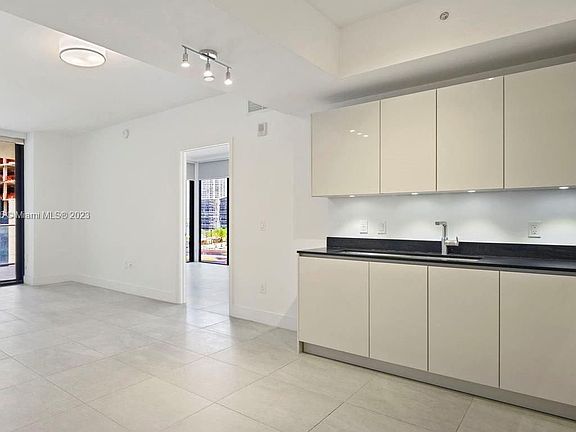 4th image of 1010 Brickell Ave Unit 1711
