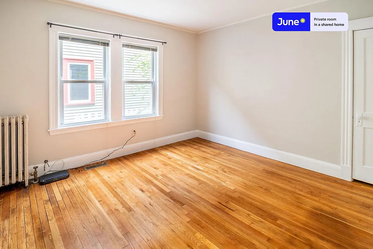 Full bedroom in 4 bed/1 bath home in Mission Hill #1227 D — Photo 2