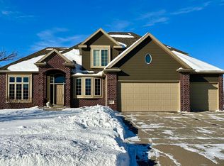 609 Winfield Cir, Sergeant Bluff, IA 51054