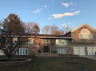 105 Ridge Rd, Wheatley Heights, NY 11798