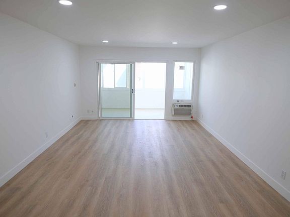 5th image of 1200 S Wooster St #207