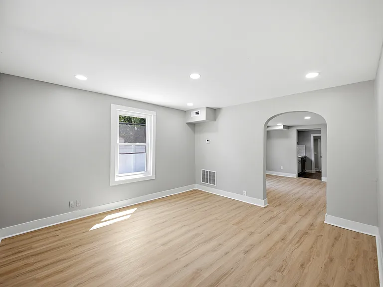 617-619 E 4th St #617 — Photo 37