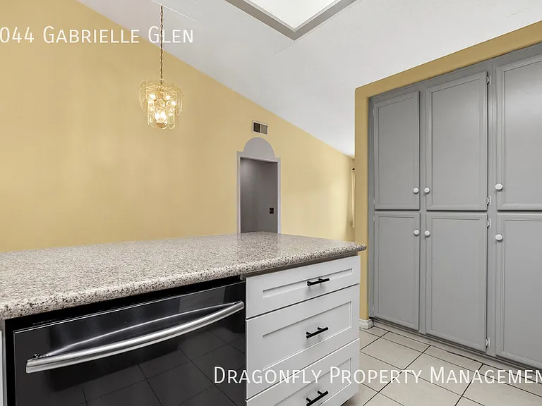 2044 Gabrielle Gln — Photo 11