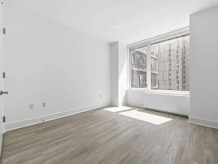 86 Fleet Pl #19P — Photo 7