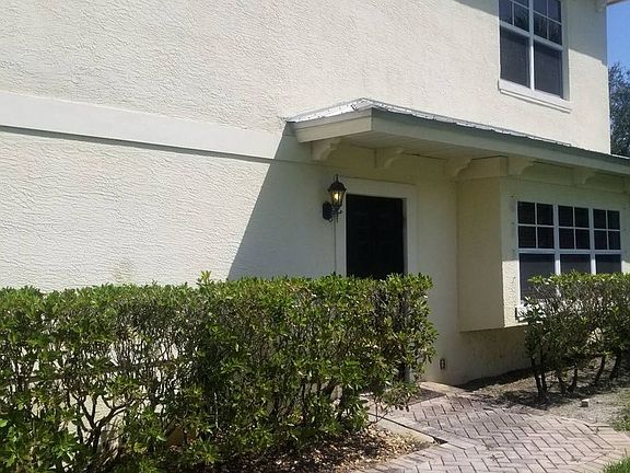 2nd image of 2547 Creekside Dr