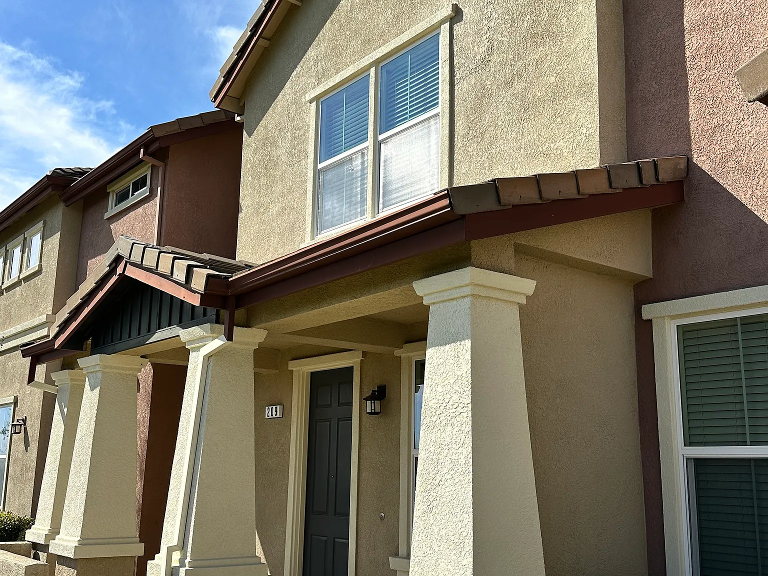 2 bed, 1319 sqft, $2,600 — Photo 2