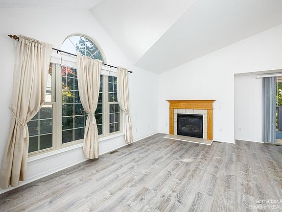 4th image of 390 Carson Dr