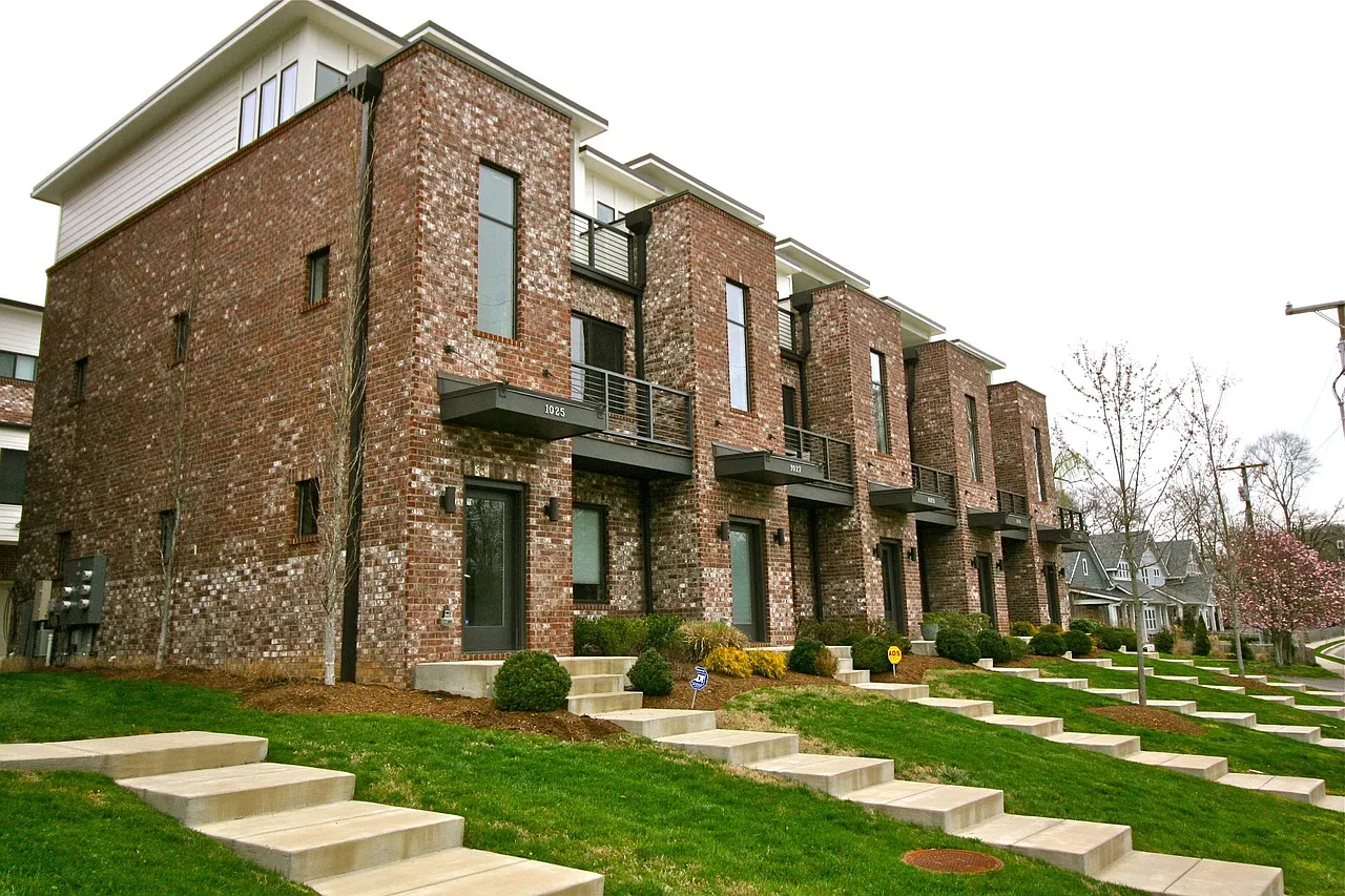 3 bed, 1600 sqft, $3,200 — Photo 2