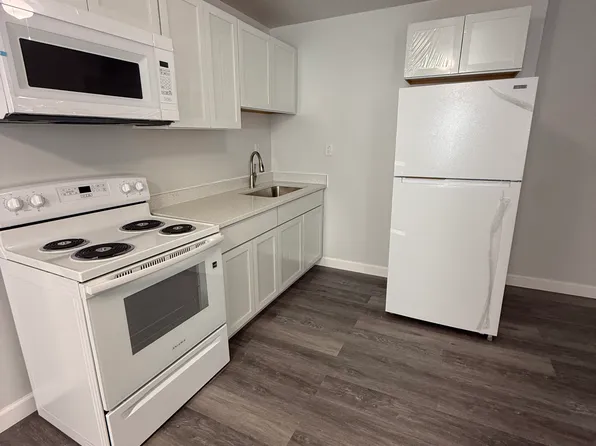 119 W Taylor St, Grant Park, IL