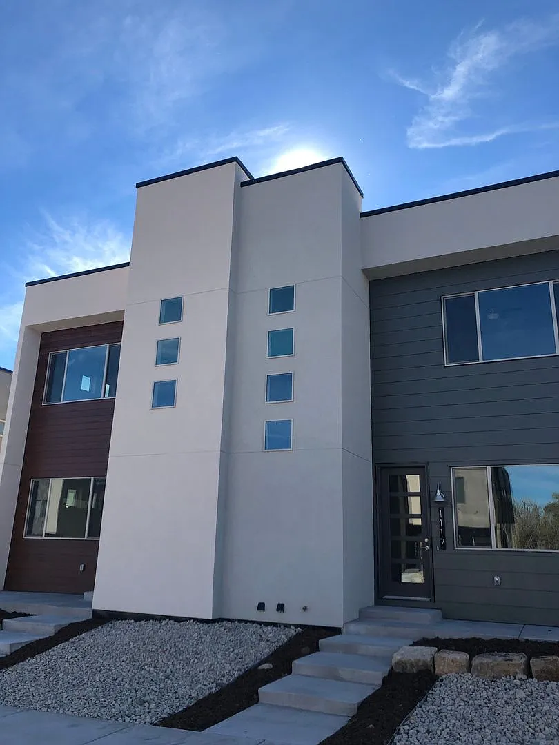 Spacious Townhome — Photo 1