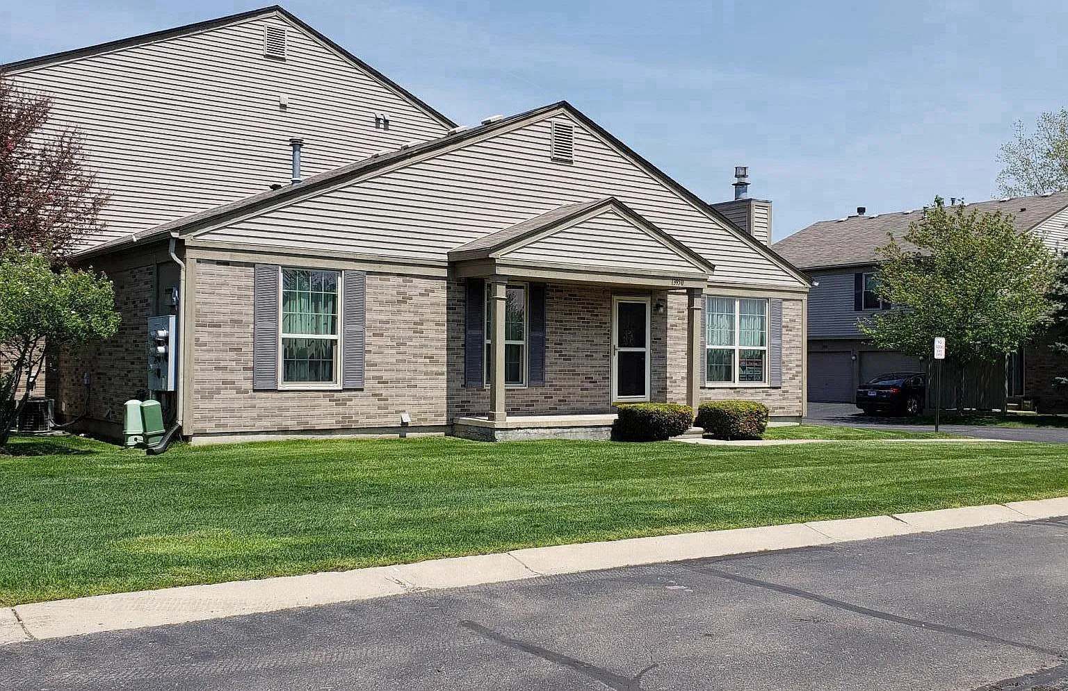 2 bed, 978 sqft, $1,700 — Photo 1