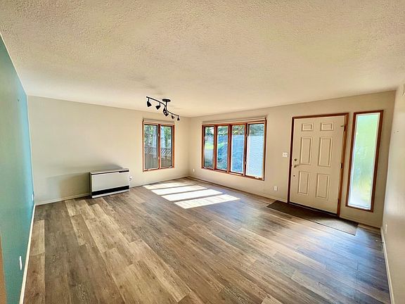 5th image of 125 Birch Dr