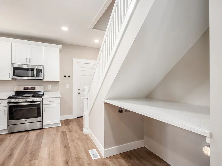 949 E Long St — Photo 14