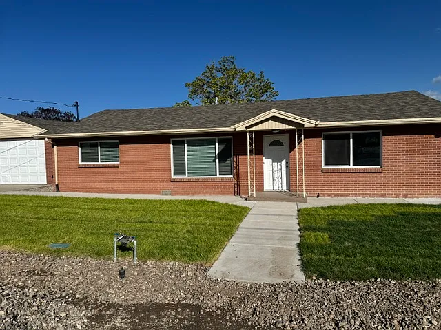 3 bed, 1736 sqft, $2,200 — Photo 1