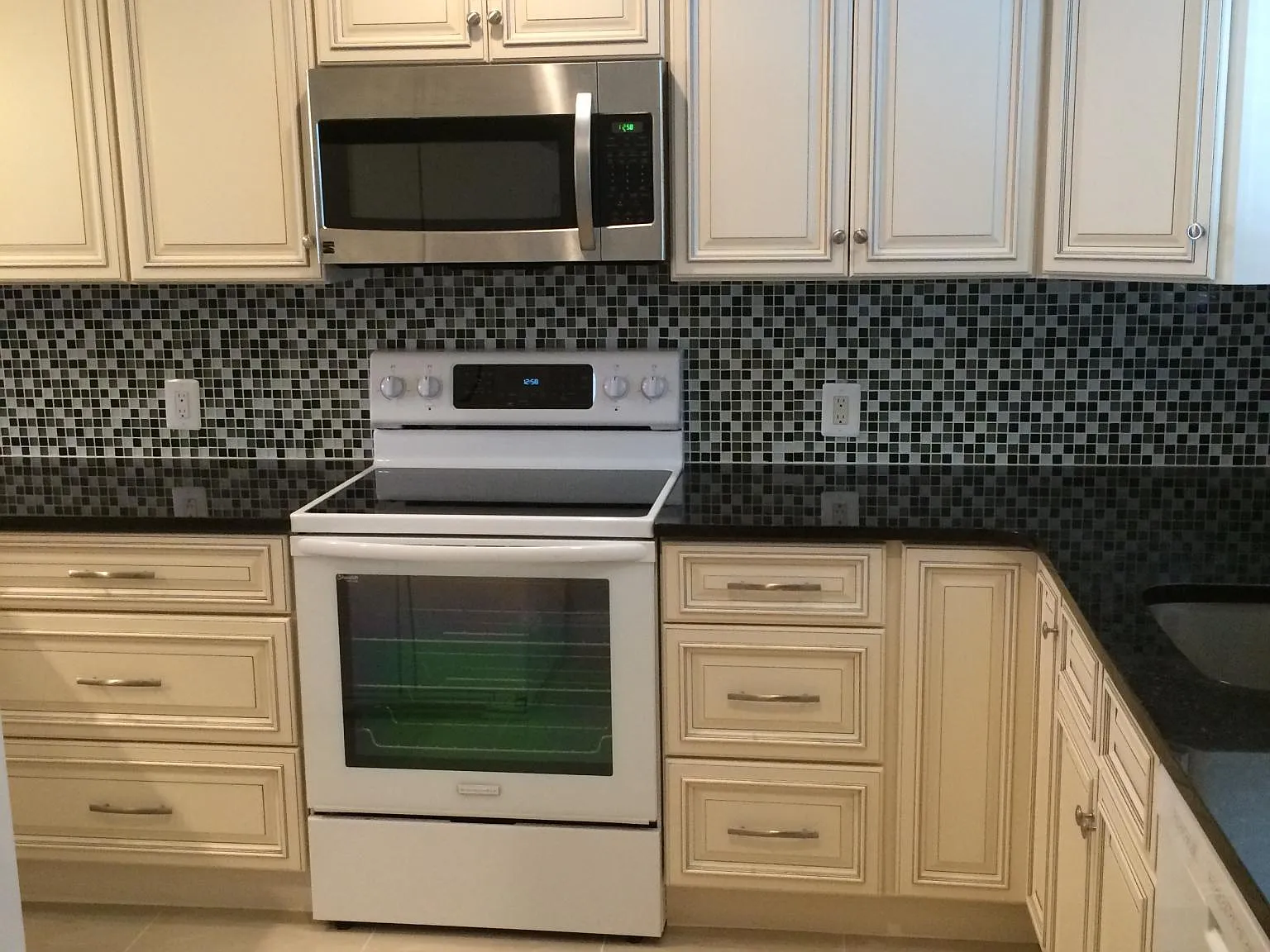 2 bed, 1.5 bath, 1025 sqft, $2,400 — Photo 1
