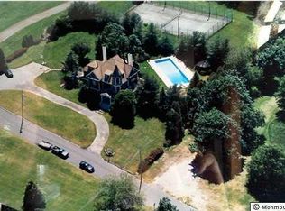 10 Beacon Hill Rd, Atlantic Highlands, NJ 07716