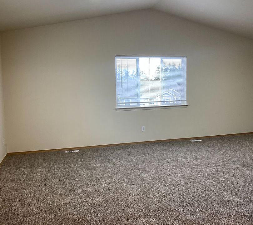 1st image of 1109 Villanova St NE