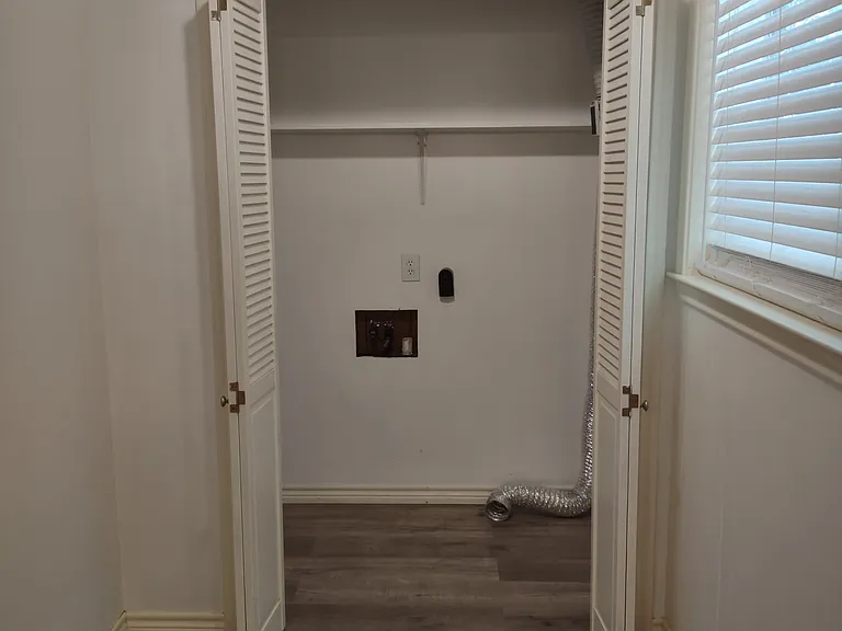 553 Sherwood Forest Dr — Photo 7