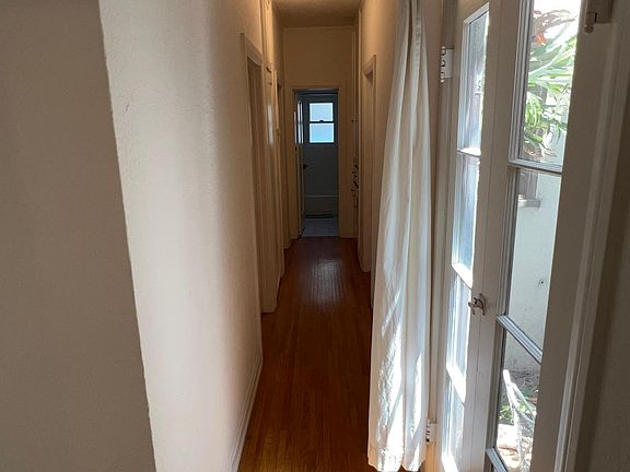 5th image of 812 N Edinburgh Ave #1