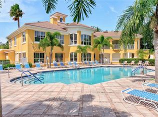 5025 Fairways Cir APT B305, Vero Beach, FL 32967
