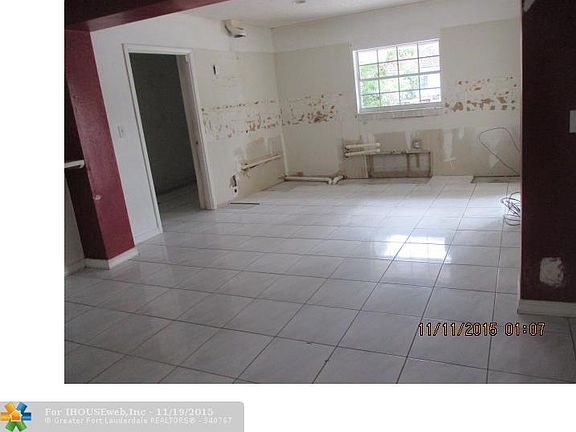 5th image of 9501 NW 37th Ct